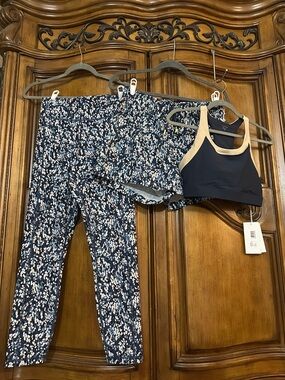 NEW Johnny Was Calme Set of 3 Athletic Leggings Shorts & Matching Sports Bra M